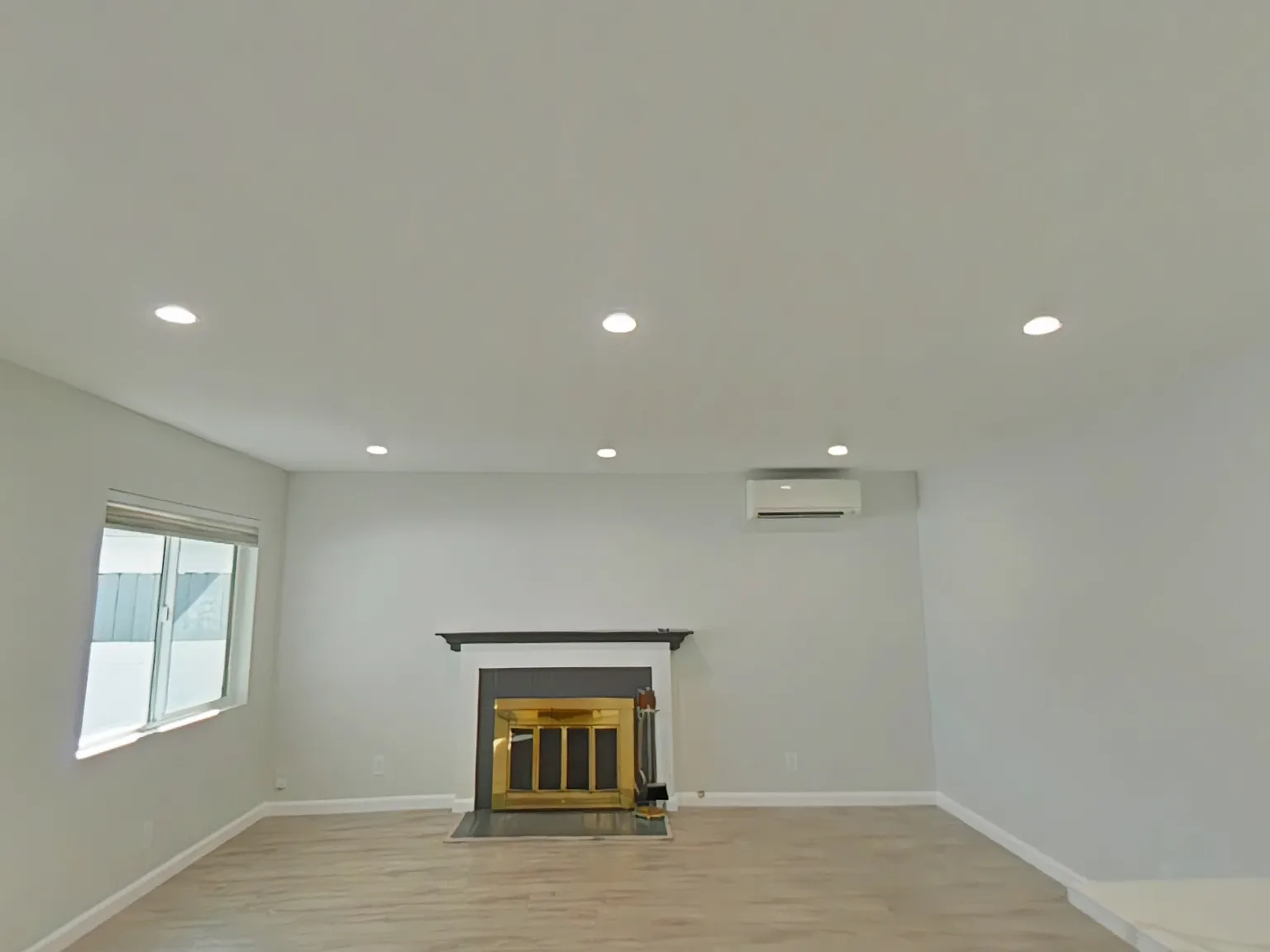 2 bed, 1100 sqft, $3,200 — Photo 2