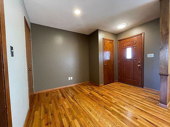 4th image of 722 S Cowan Ave