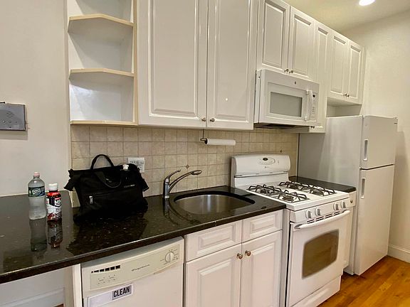 3rd image of 1720 2nd Ave #C5