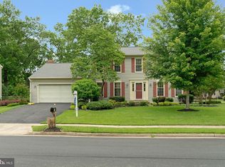 5617 Rowena Dr, Centreville, VA 20120