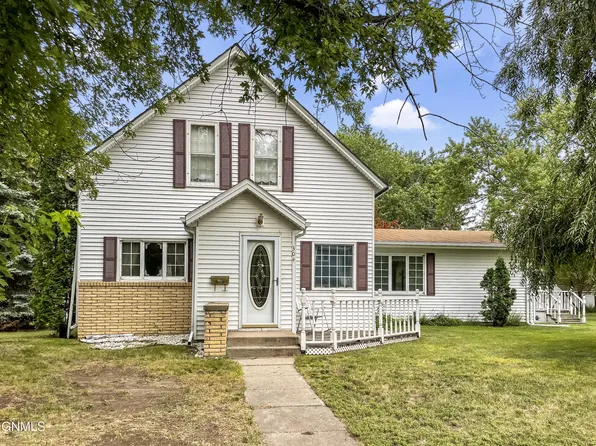 304 6th Ave S, Carrington, ND 58421