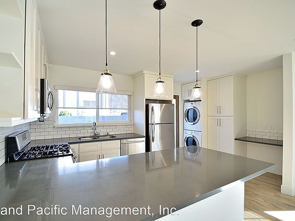 4th image of 1351 Manhattan Beach Blvd APT 1