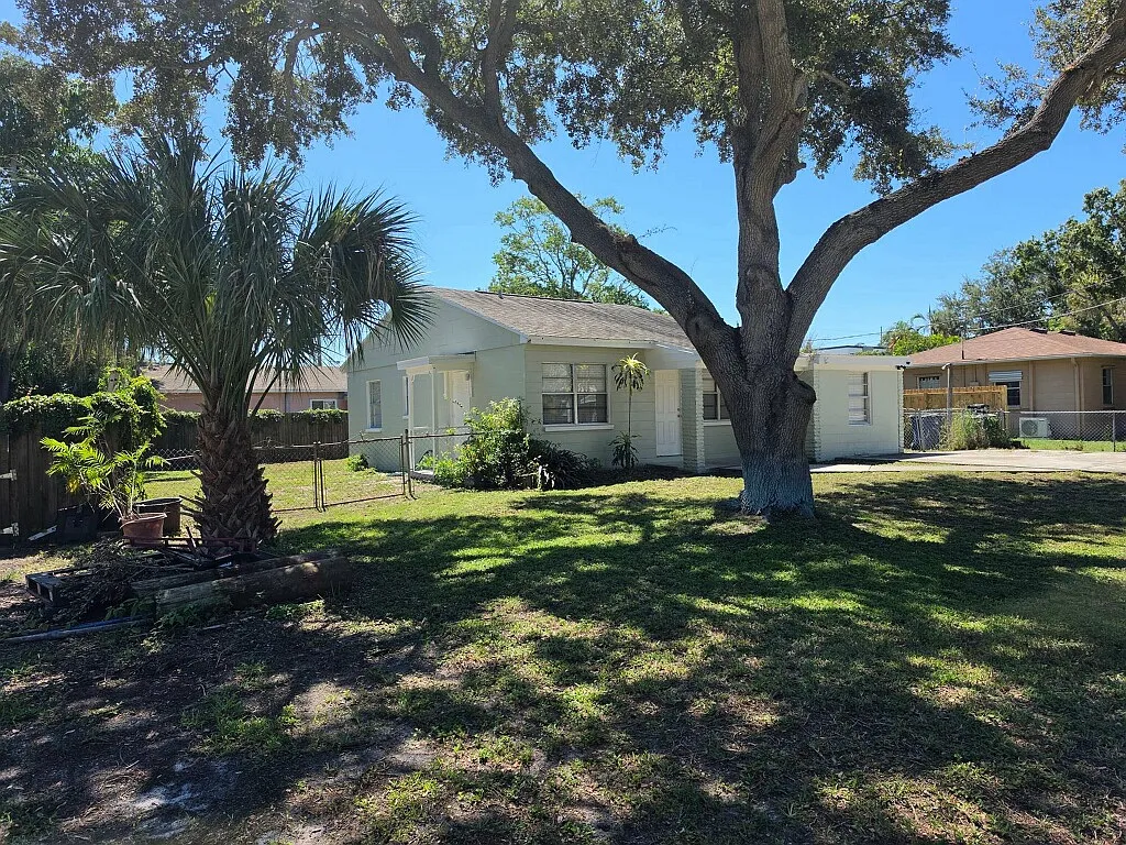 3 bed, 1165 sqft, $2,000 — Photo 4