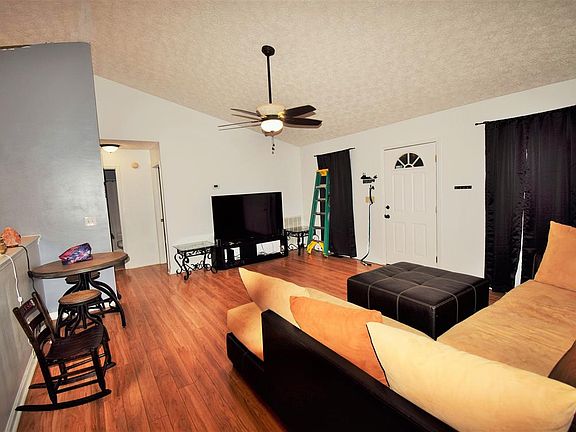 3rd image of 5549 Carlyle Ave