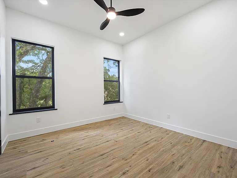 2811 Rodeo Dr — Photo 16