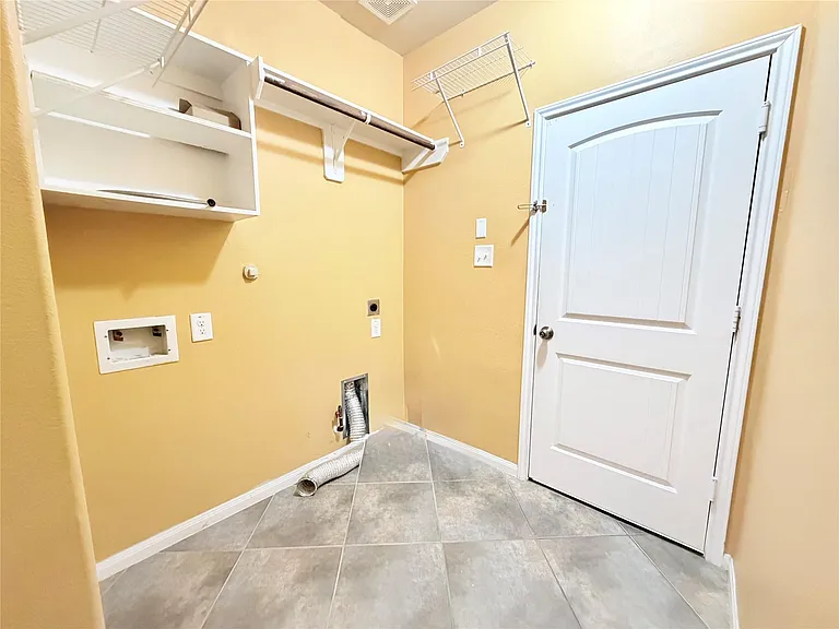 1242 S Maple Dr — Photo 17