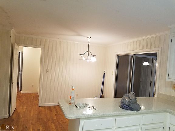 5th image of 411 Pineridge Dr