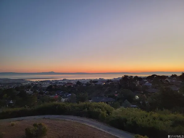 320 Vallejo Dr APT 34, Millbrae, CA 94030