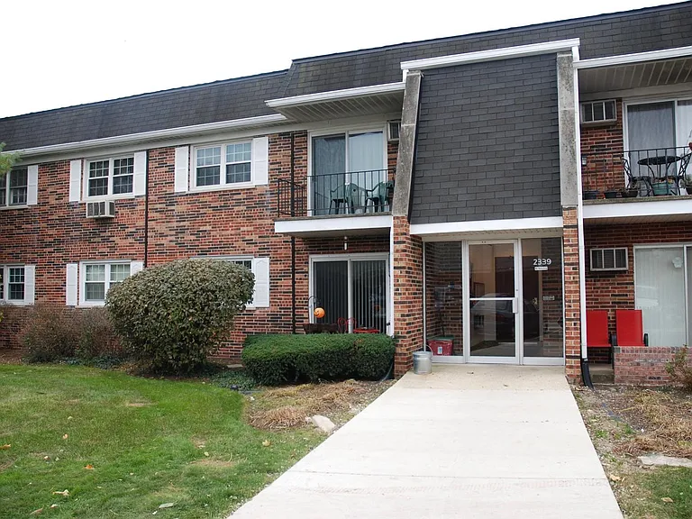 2423 Ogden Ave #7 — Photo 8