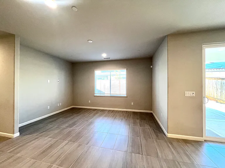 645 Wood Crest Ave — Photo 13