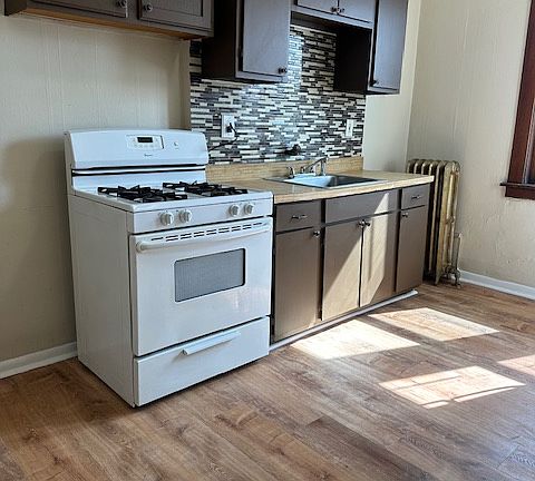 5th image of 2703 S Park Ave #2