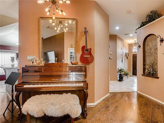 4th image of 4621 Barnhill Ln