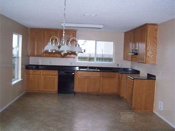 3rd image of 2826 Sabal Palm Dr