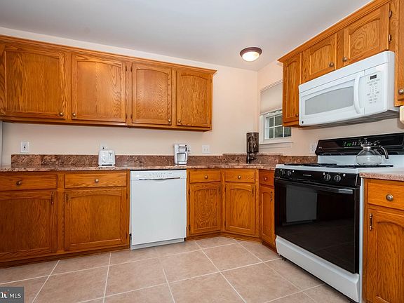 5th image of 1311 E Sheridan Pl #107