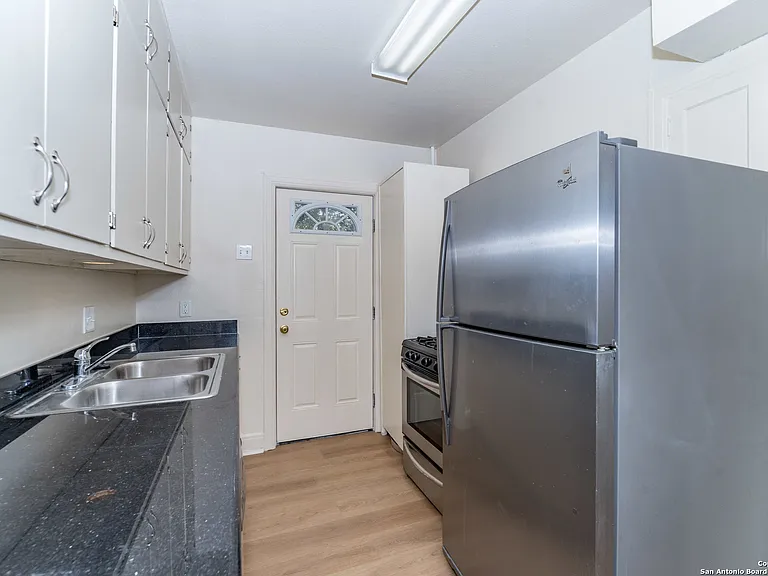254 Cloverleaf Ave #2 — Photo 9