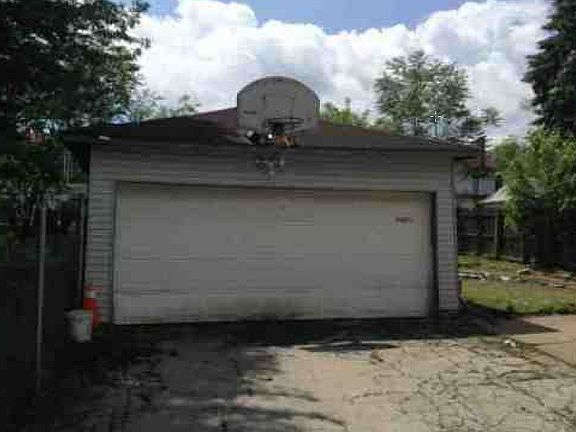 4th image of 323 E Lucius Ave