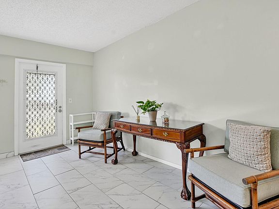 4th image of 415 Mansfield #J