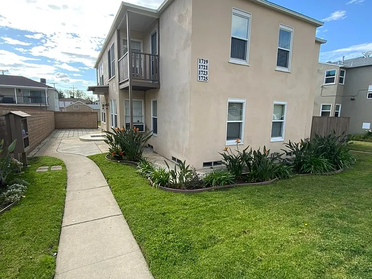 1721 N Glenoaks Blvd — Photo 14