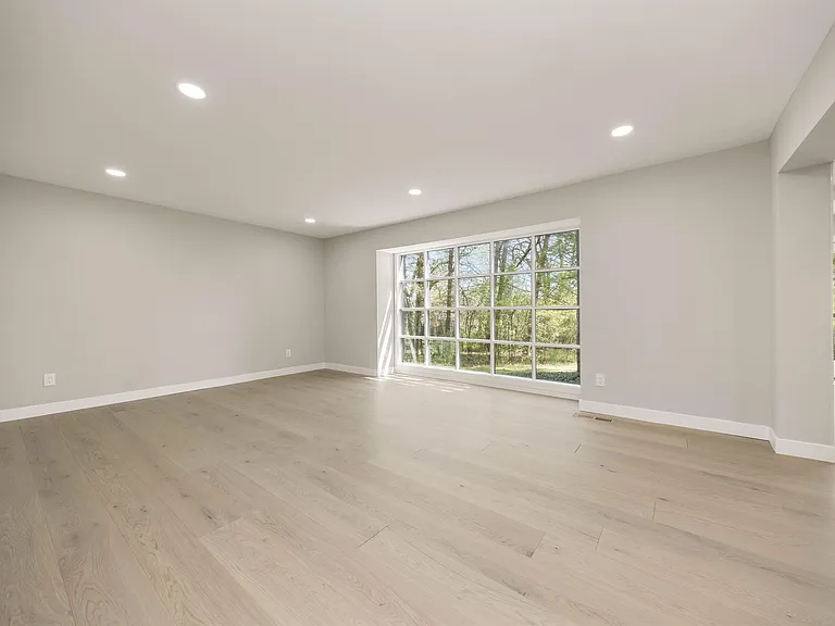 5240 Clarendon Crest St — Photo 15