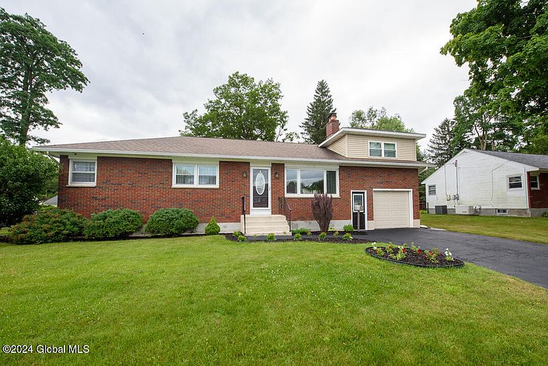 2nd image of 1030 Obrien Avenue