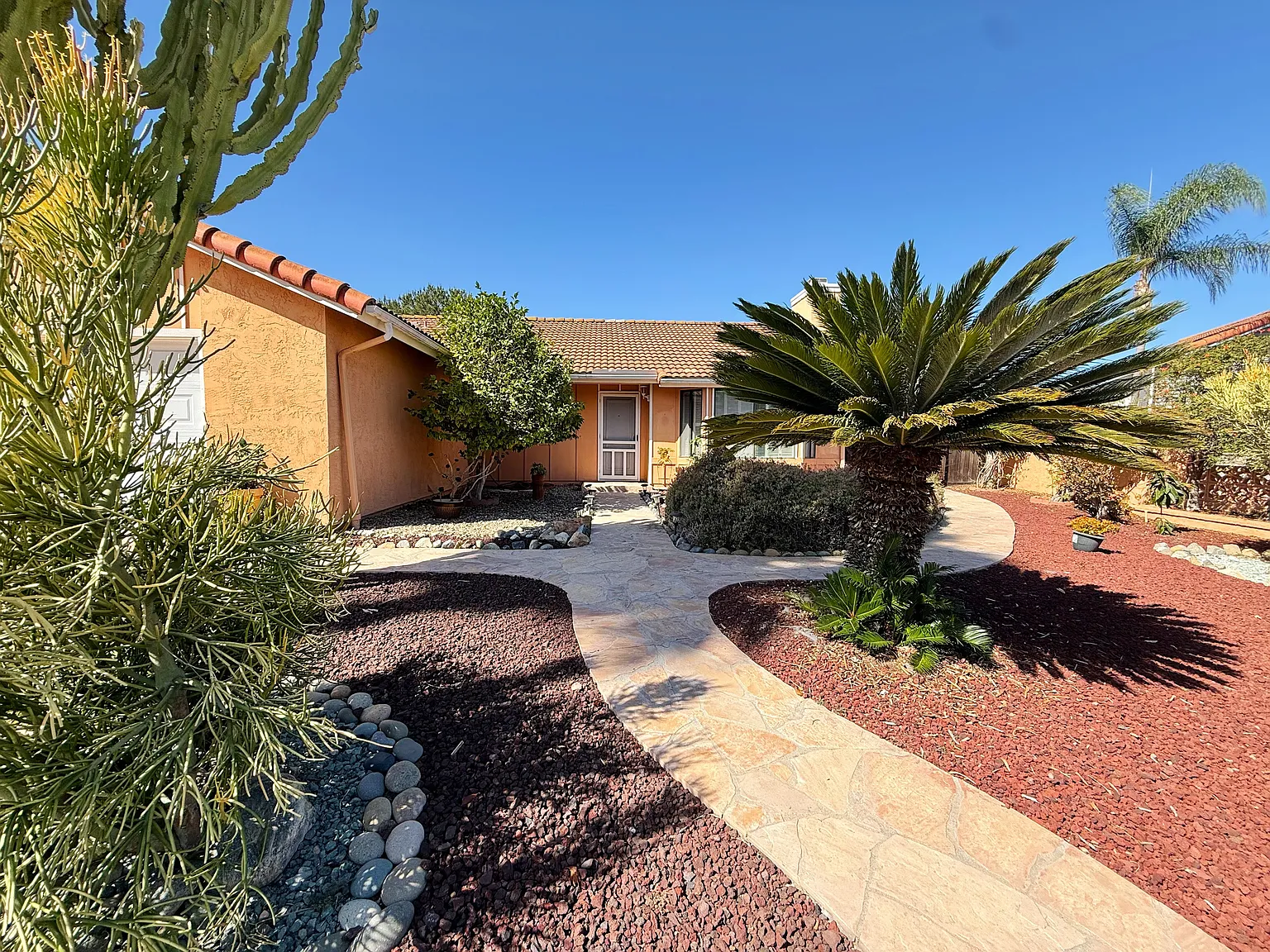 3 bed, 1563 sqft, $4,200 — Photo 3