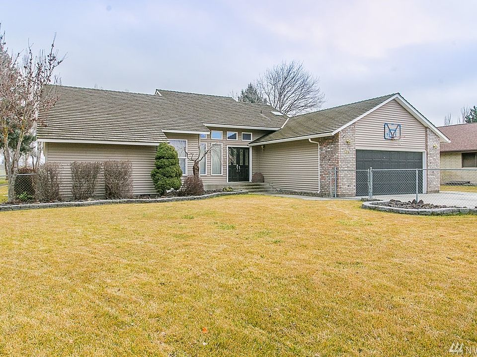 1st image of 843 S Skylark Way