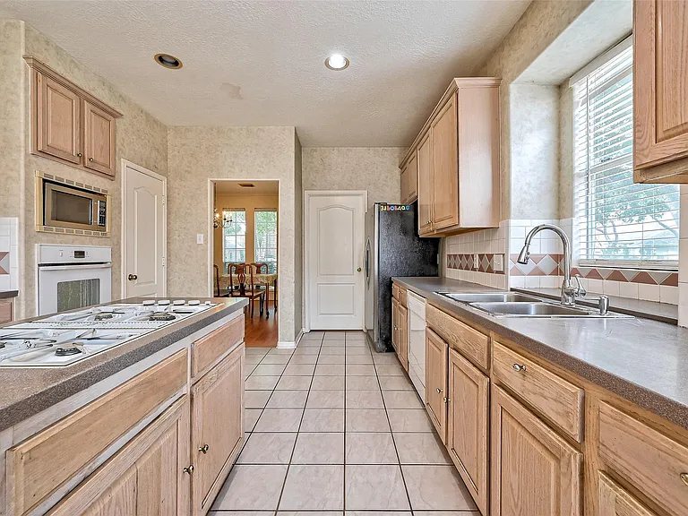 6806 Rhodes Ct — Photo 22
