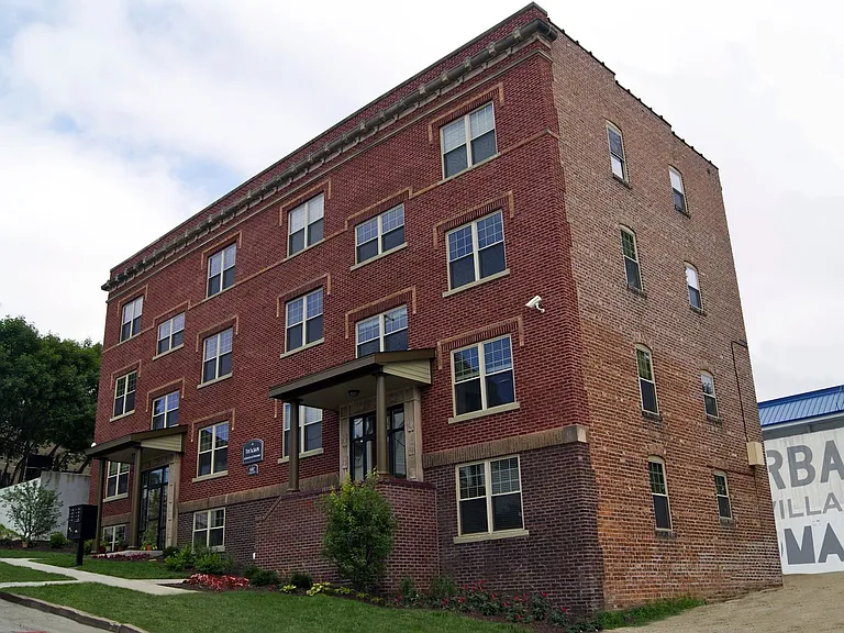3007 Jackson St — Photo 1