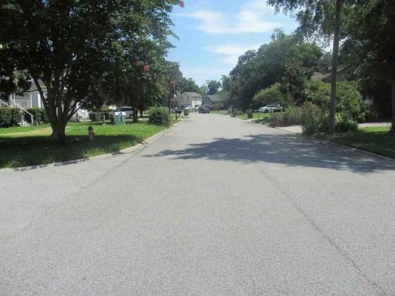 Exterior Neighborhood (street photo)