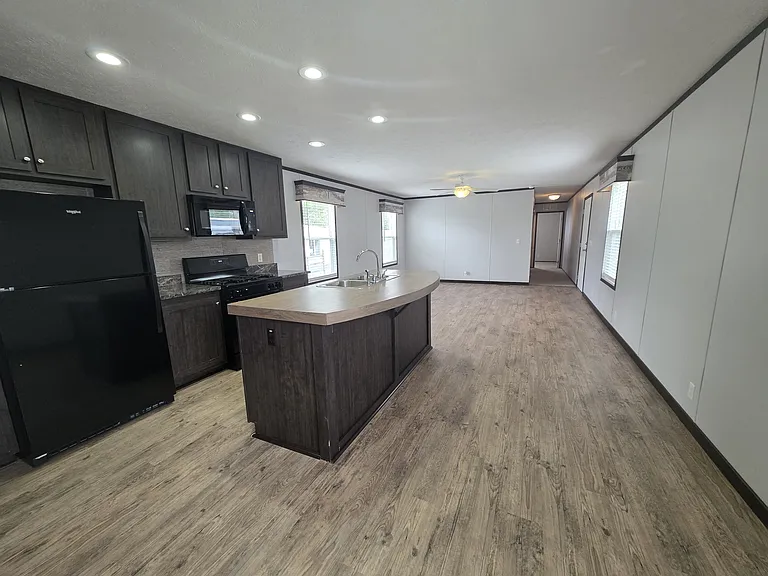 700 W Ridgeway Ave #445 — Photo 2