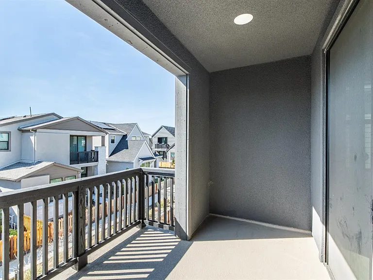 1586 Waterside Ln — Photo 27