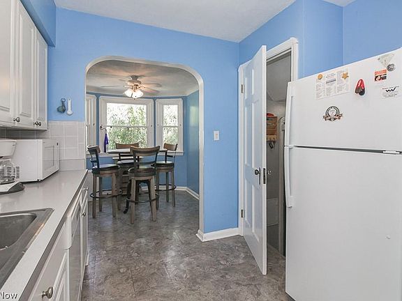 3rd image of 14432 Montrose Ave