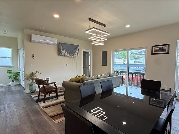 3rd image of 9025 38th Avenue S