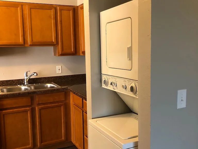 Top Unit Available! 2 Bed 1 Bath Condo — Photo 5