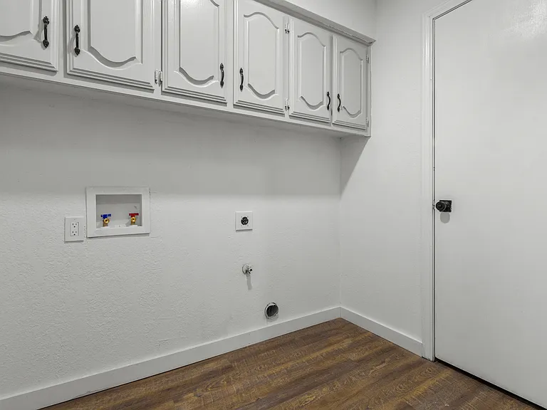 1503 Bellflower Dr — Photo 8