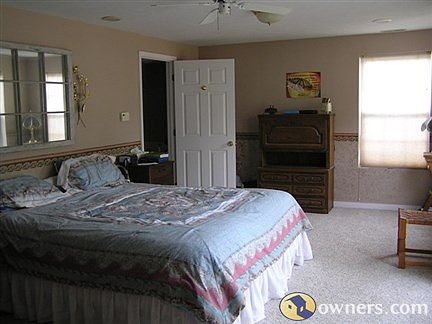 Master Bdrm priv bath jet tub