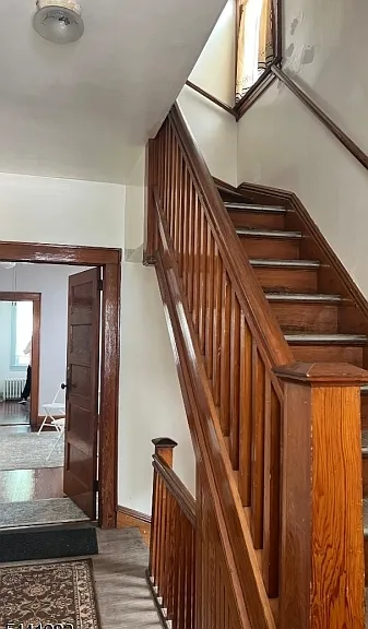 52 Christie Ave — Photo 5