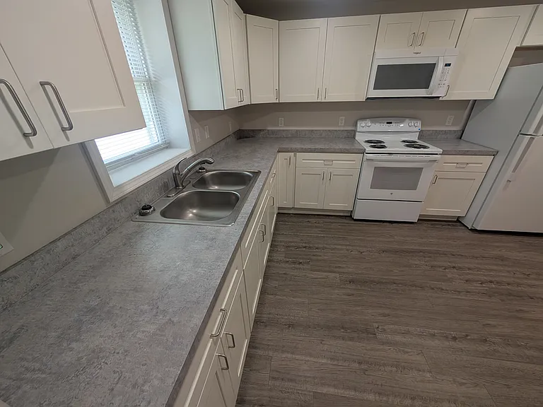 907 N 10th St — Photo 10