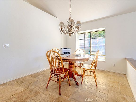 4th image of 2667 Victoria Park Dr