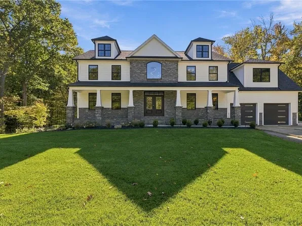 12 Beechwood Dr, Cranston, RI 02921