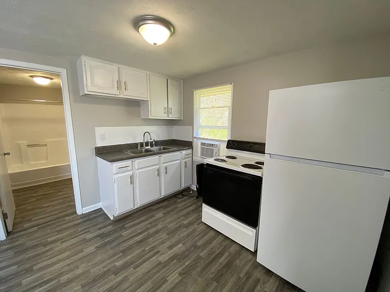 204 Courtyard Cir — Photo 93