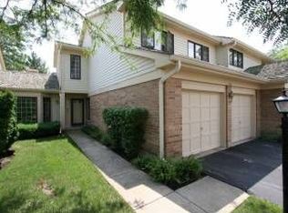 1335 Downs Pkwy, Libertyville, IL 60048
