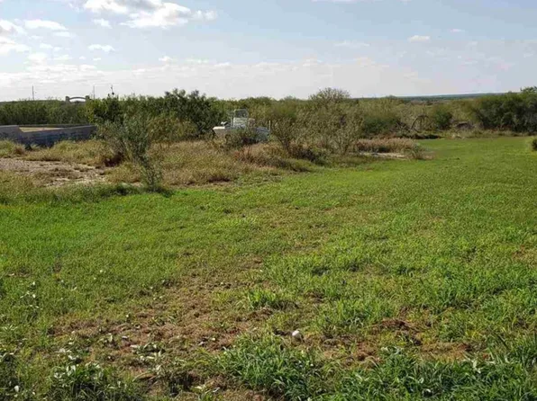 529 Cerrito Dr, Zapata, TX 78076