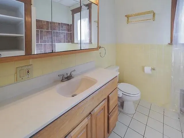 703 Clinton Ave — Photo 6