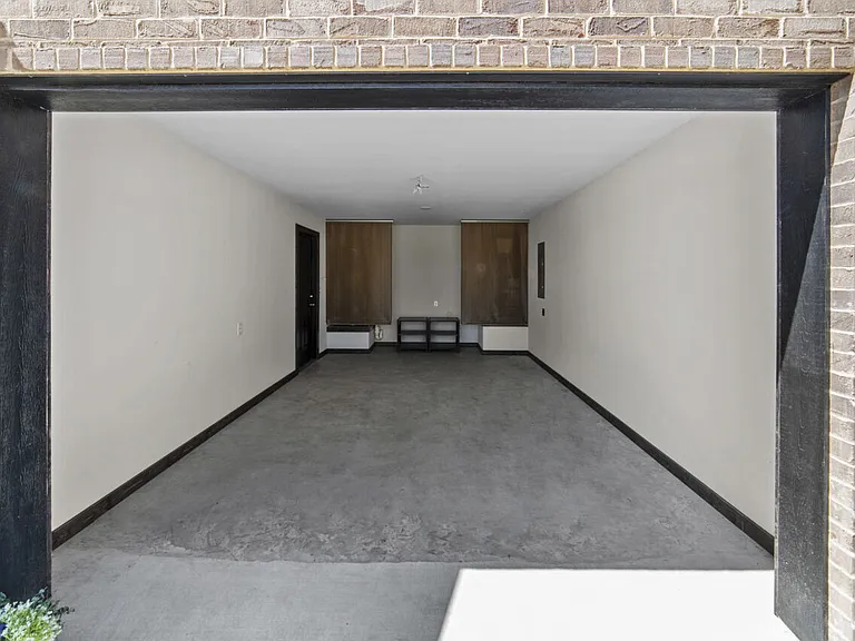 Settlers Trail Apartments — Photo 16