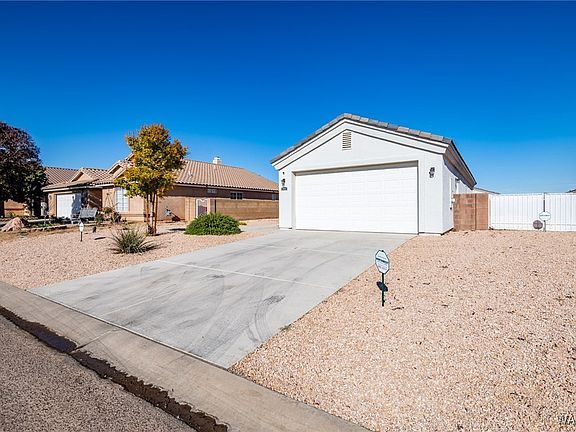 3rd image of 3321 E El Tovar Avenue