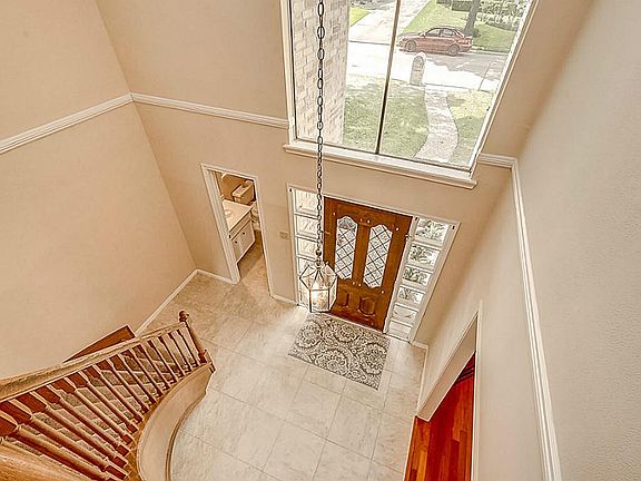 3rd image of 22818 Spatswood Ln