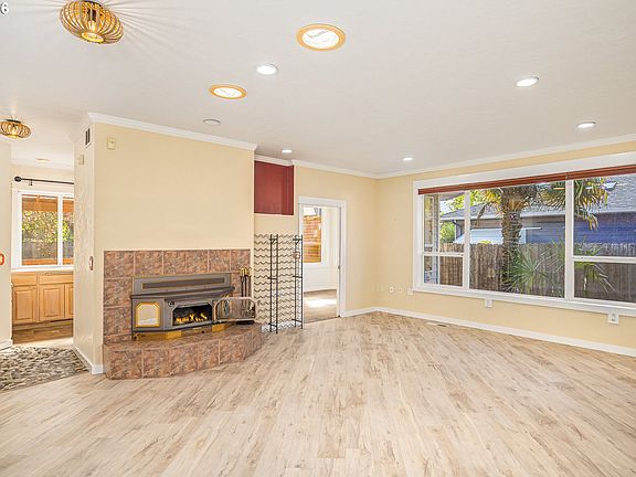 3rd image of 1565 Santa Rosa St