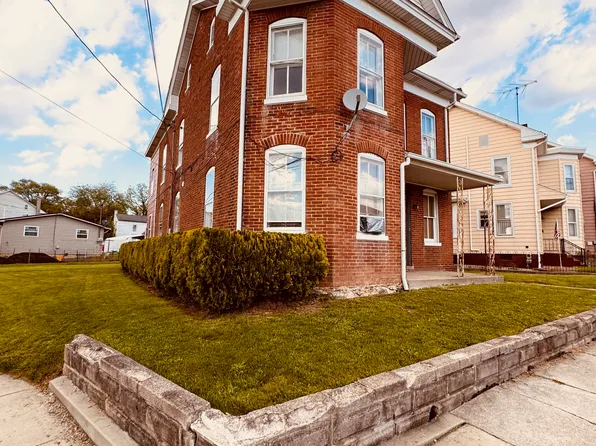 37 3rd St Unit 2, Hanover, PA 17331