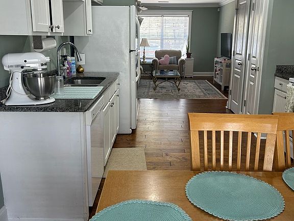 4th image of 3825 Cherokee Woods Way #B